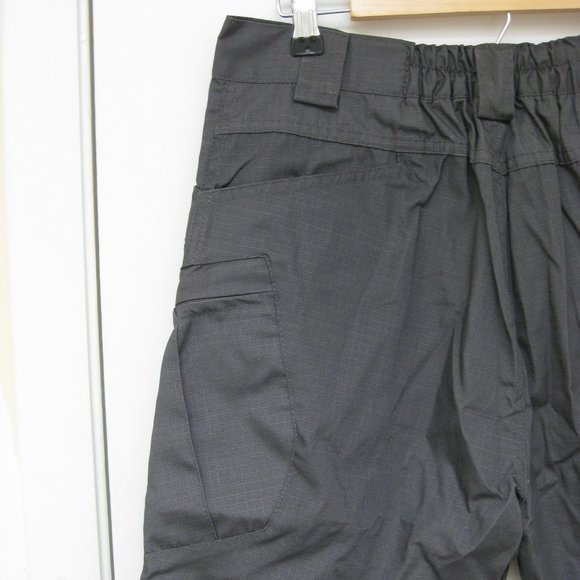 NWT Outdoor Equipment gray cargo shorts L large - Picture 6 of 9